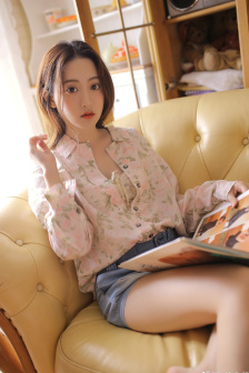 善良的邻居的妻子